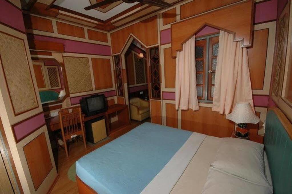 Shari La Island Resort Kampong Pasir Hantu Exterior foto